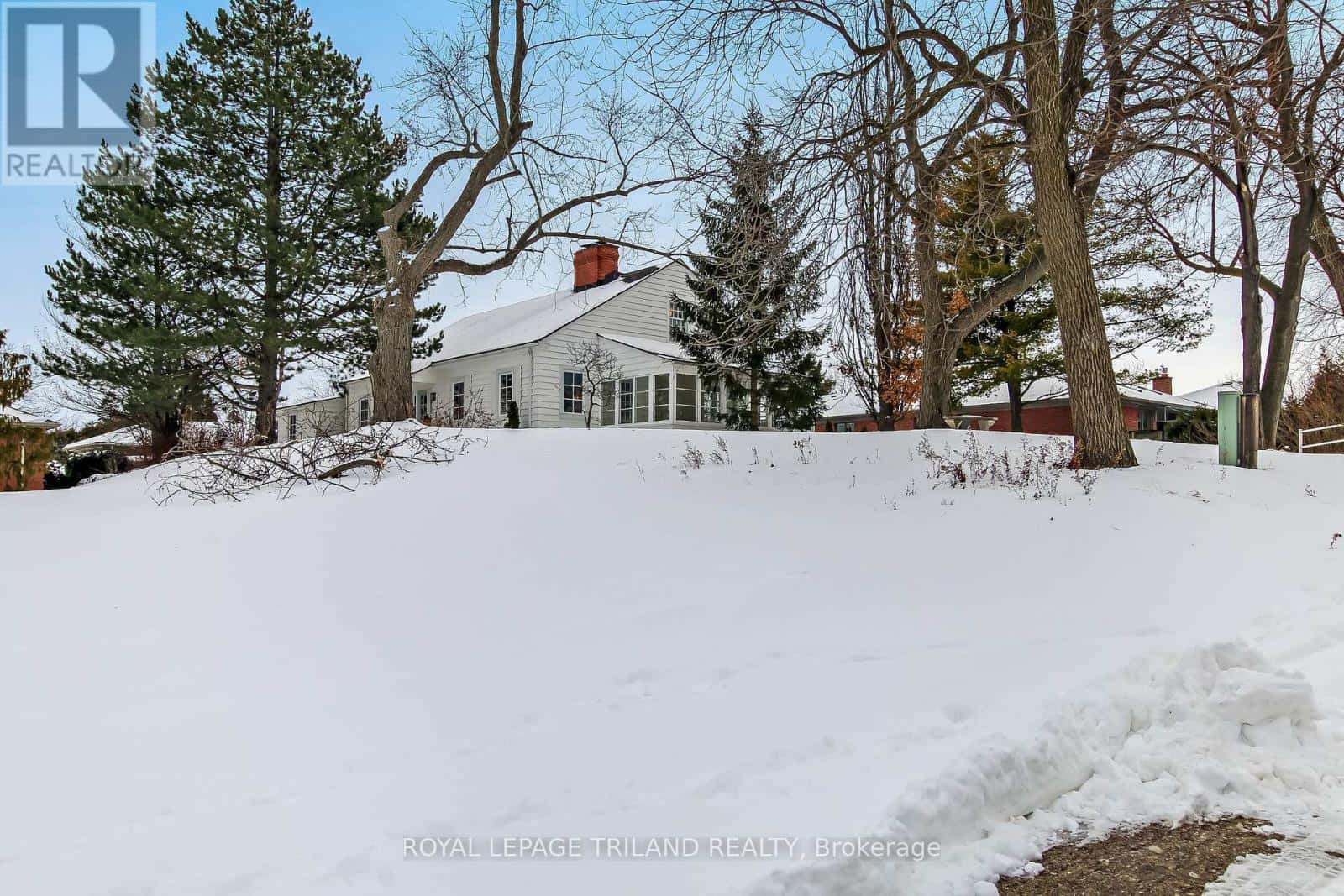 1965 HIGHLAND HEIGHTS — London South (South P), Ontario - Photo 2 of 44