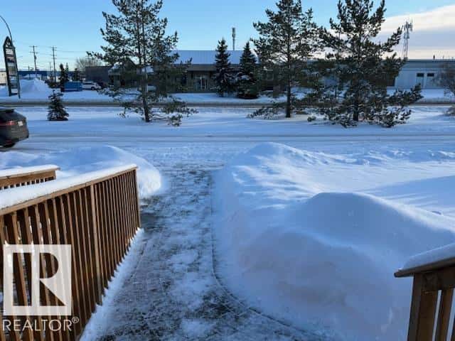 7712 ARGYLL RD NW — Edmonton, Alberta - Photo 3 of 35