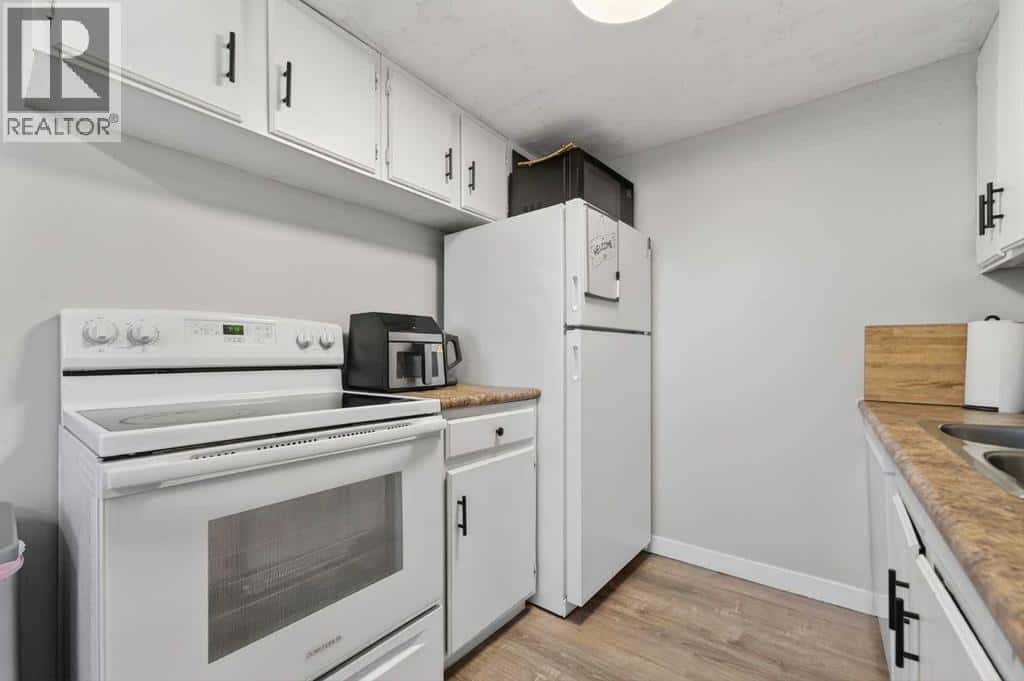 16, 55 Lemoyne Crescent W — Lethbridge, Alberta - Photo 4 of 38