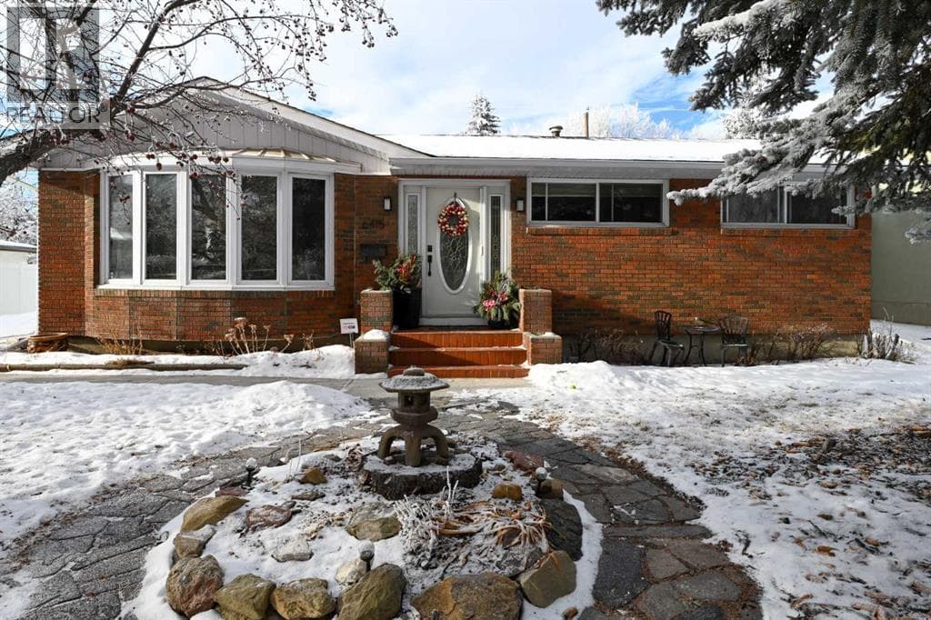 6415 Lombardy Crescent SW — Calgary, Alberta - Main photo