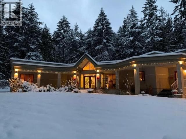 7734 MC AULAY ROAD — Powell River, British Columbia - Main photo