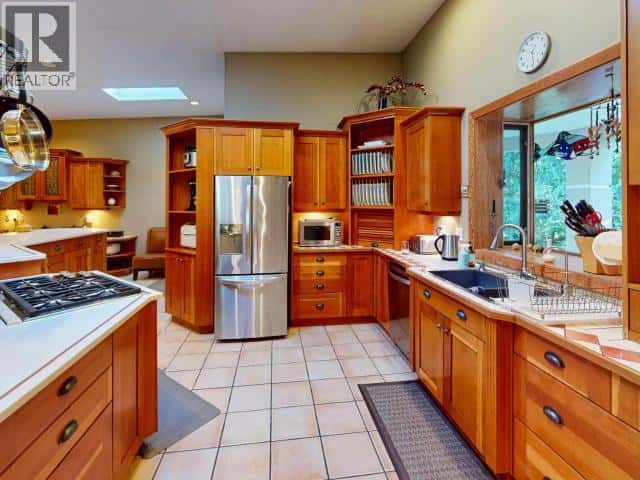 7734 MC AULAY ROAD — Powell River, British Columbia - Photo 4 of 68