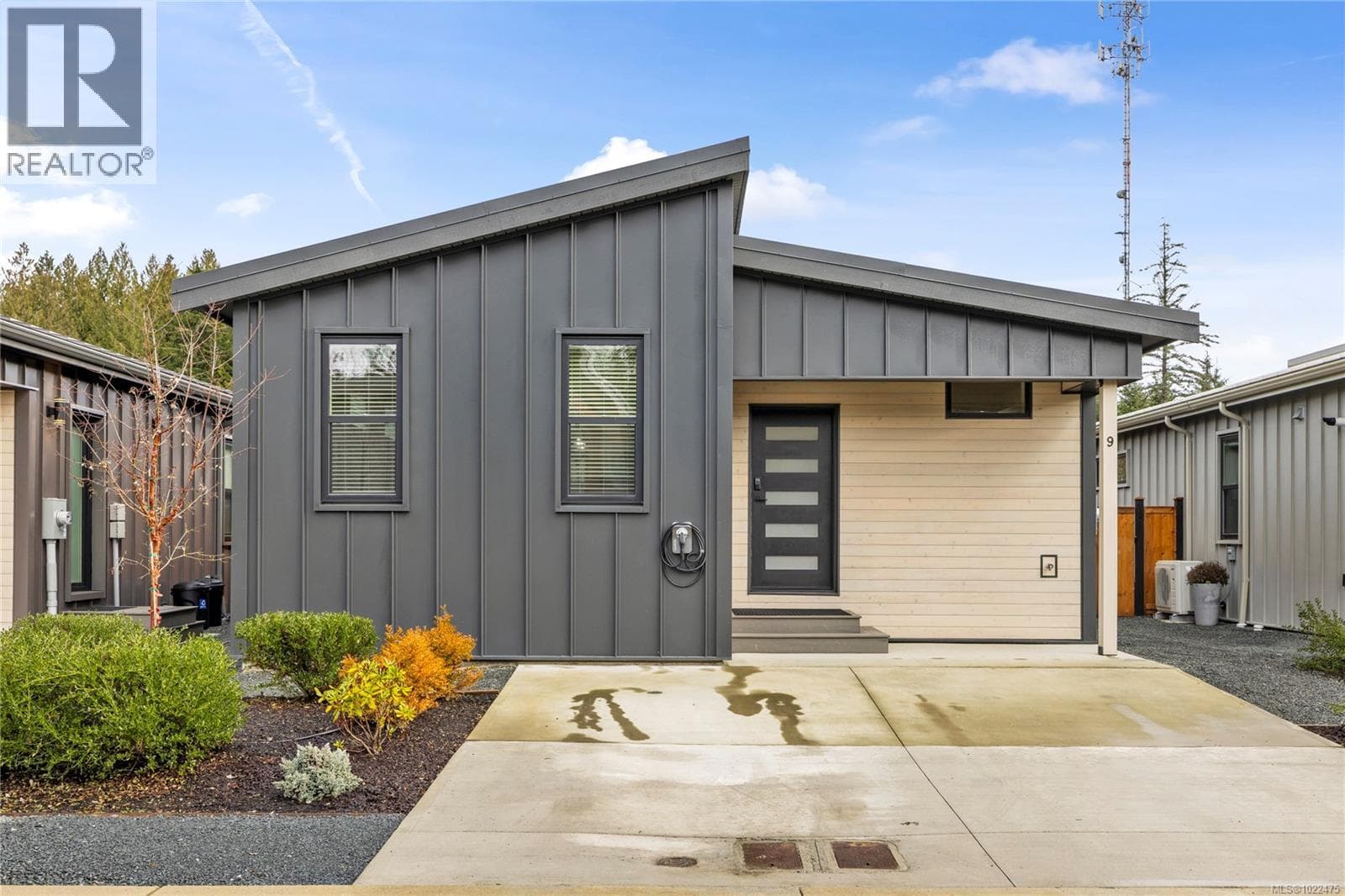 9 3025 Royston Rd — Cumberland, British Columbia - Main photo