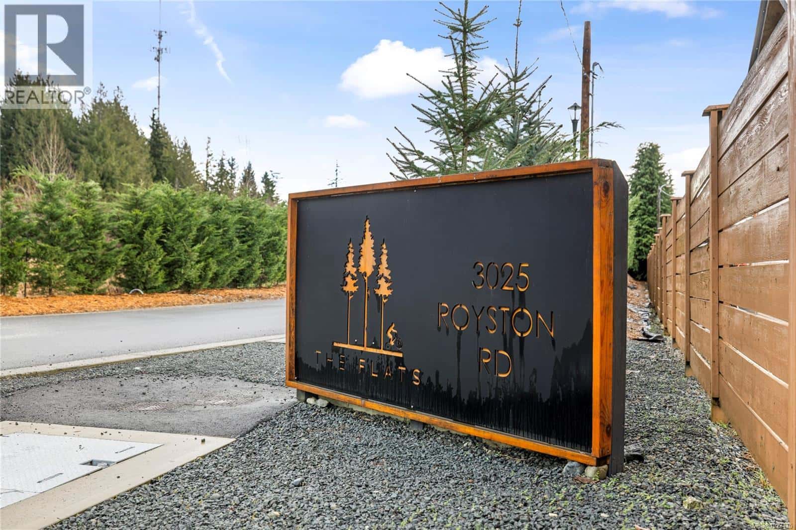 9 3025 Royston Rd — Cumberland, British Columbia - Photo 2 of 45