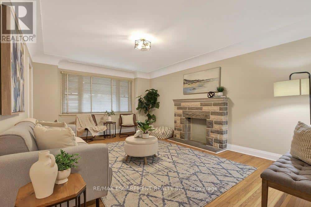 48 CROSTHWAITE AVENUE S — Hamilton (Bartonville), Ontario - Photo 4 of 16