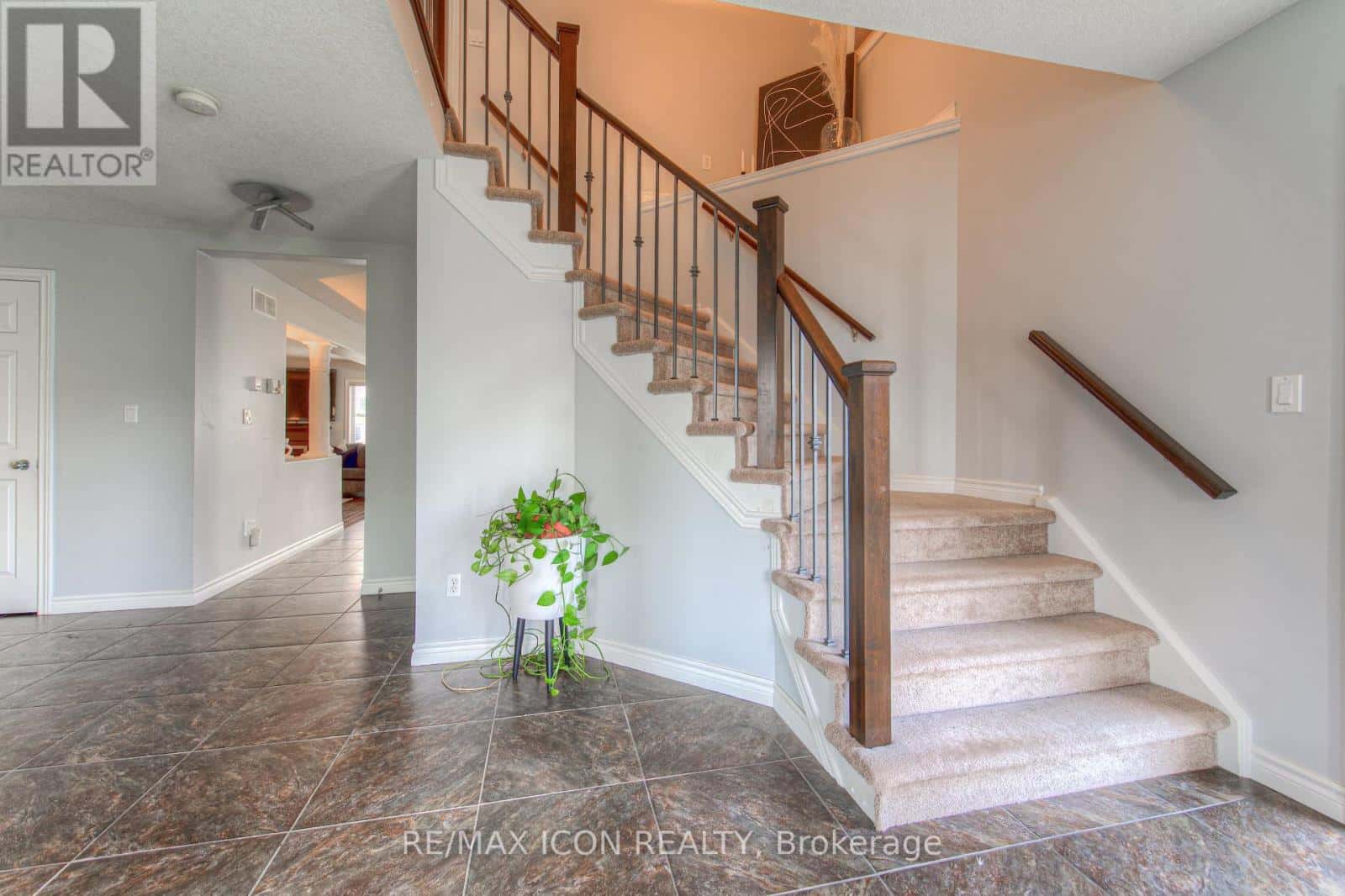 139 PEBBLECREEK DRIVE — Kitchener, Ontario - Photo 5 of 44