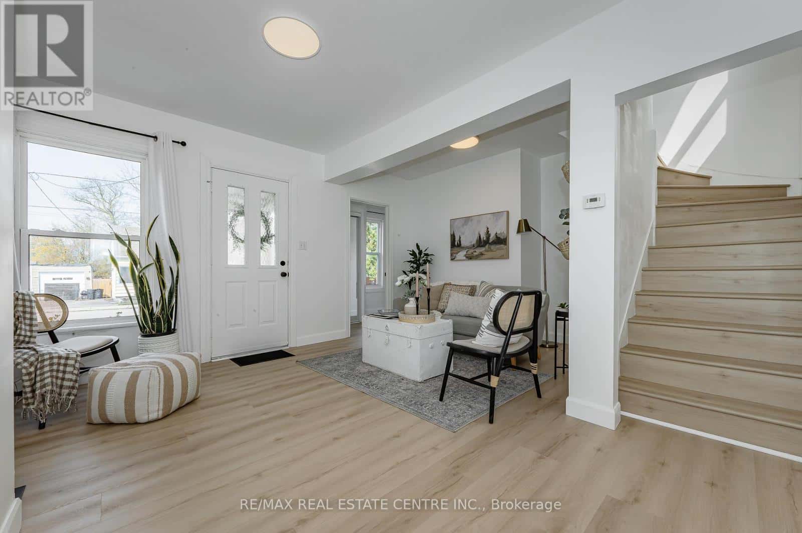 17 DOVER STREET — Woodstock (Woodstock - South), Ontario - Photo 4 of 40