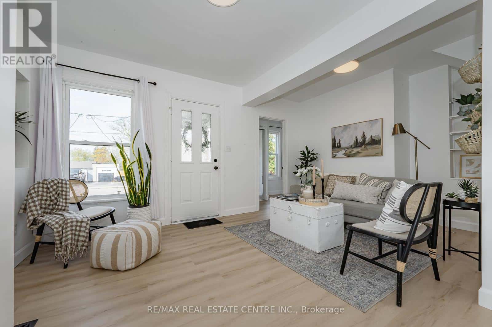 17 DOVER STREET — Woodstock (Woodstock - South), Ontario - Photo 5 of 40