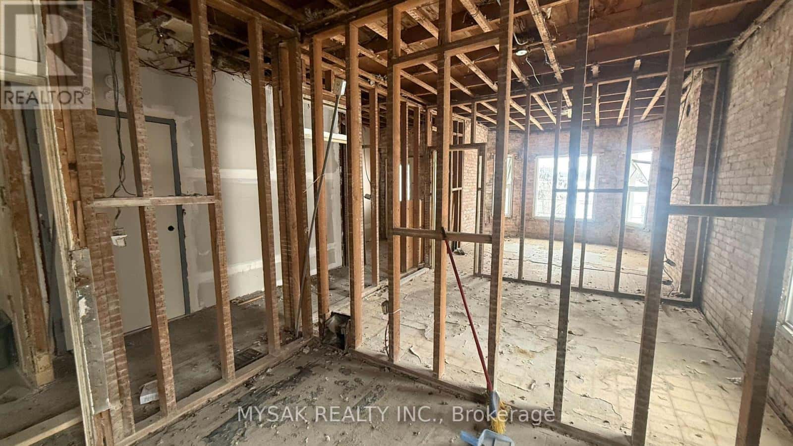 514-516 AYLMER STREET N — Peterborough (Town Ward 3), Ontario - Photo 4 of 21