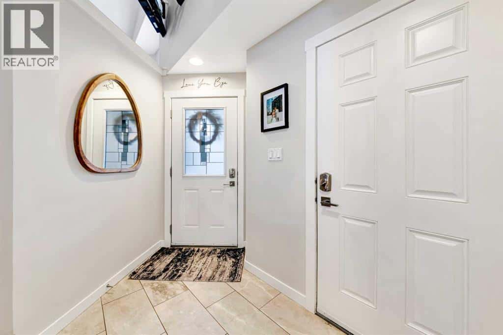 4107 68 Avenue — Lloydminster, Alberta - Photo 3 of 38