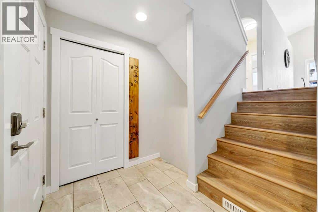 4107 68 Avenue — Lloydminster, Alberta - Photo 4 of 38