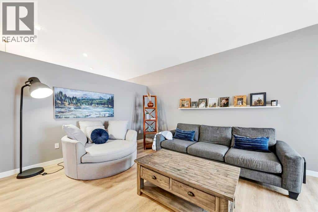 4107 68 Avenue — Lloydminster, Alberta - Photo 5 of 38