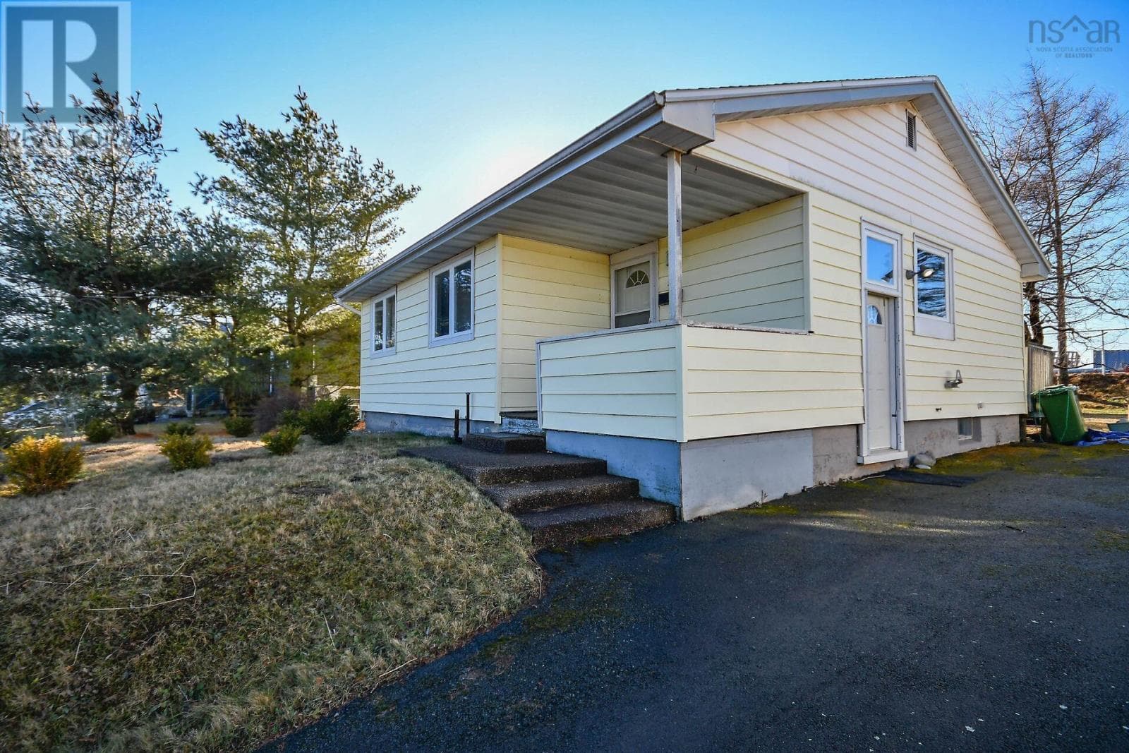 51 Mansion Avenue — Halifax, Nova Scotia - Main photo