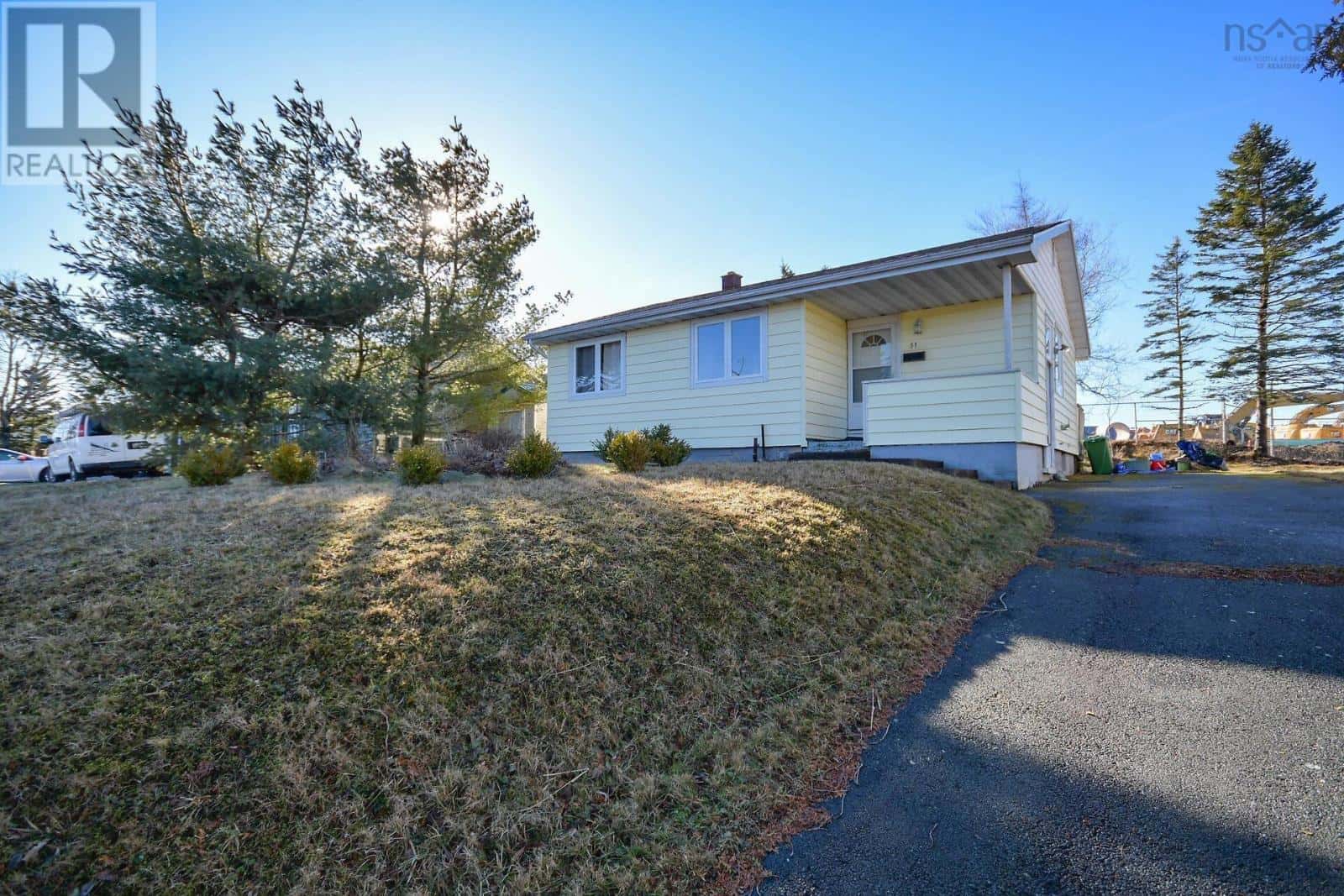 51 Mansion Avenue — Halifax, Nova Scotia - Photo 2 of 33