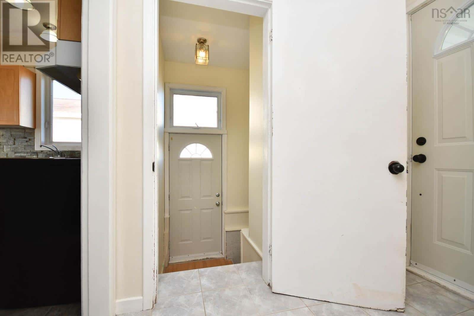 51 Mansion Avenue — Halifax, Nova Scotia - Photo 5 of 33