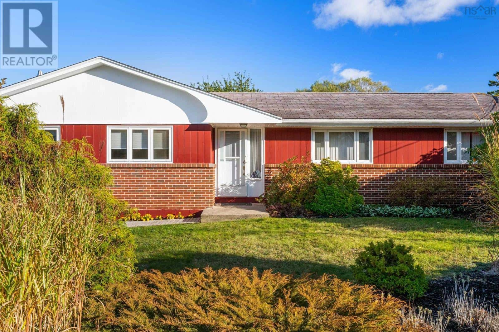 50 Elaine Avenue — Prospect Bay, Nova Scotia - Photo 3 of 44