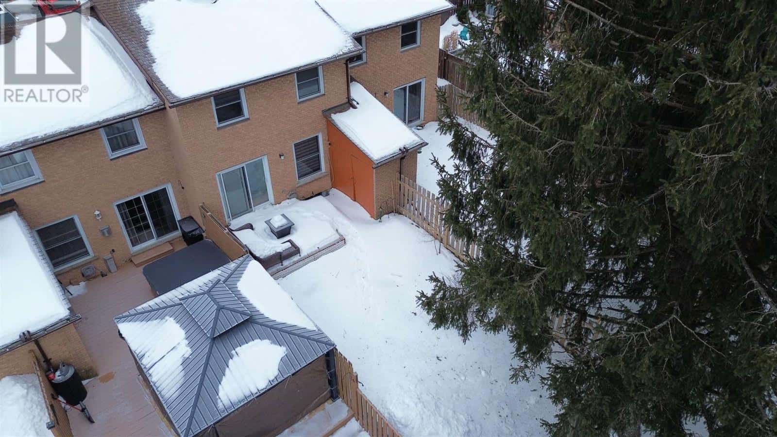 9 FRAME CRES — Elliot Lake, Ontario - Photo 5 of 32