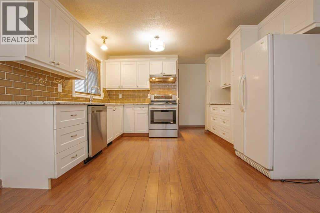 9606 92A Street — Grande Prairie, Alberta - Photo 3 of 28