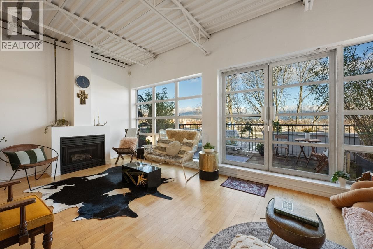 520 350 E 2ND AVENUE — Vancouver, British Columbia - Main photo