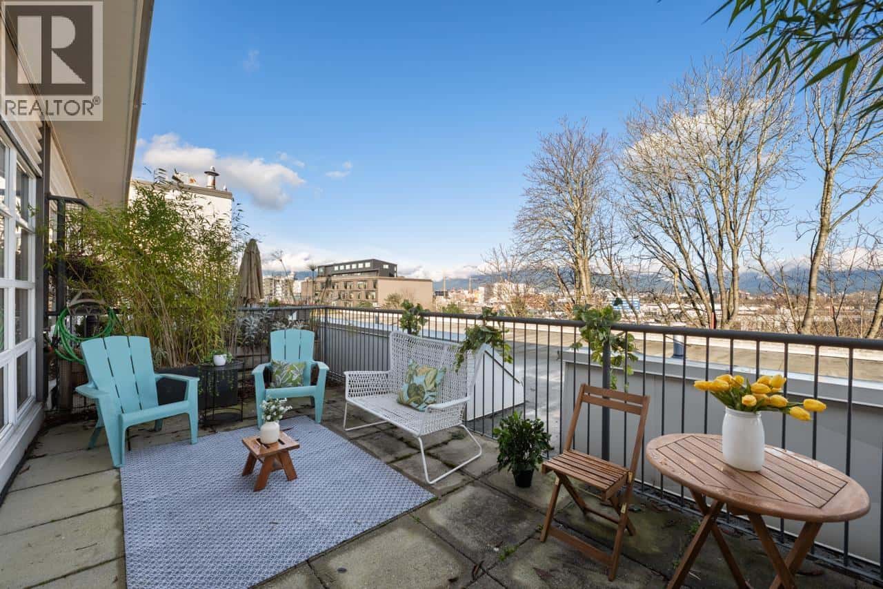 520 350 E 2ND AVENUE — Vancouver, British Columbia - Photo 4 of 26