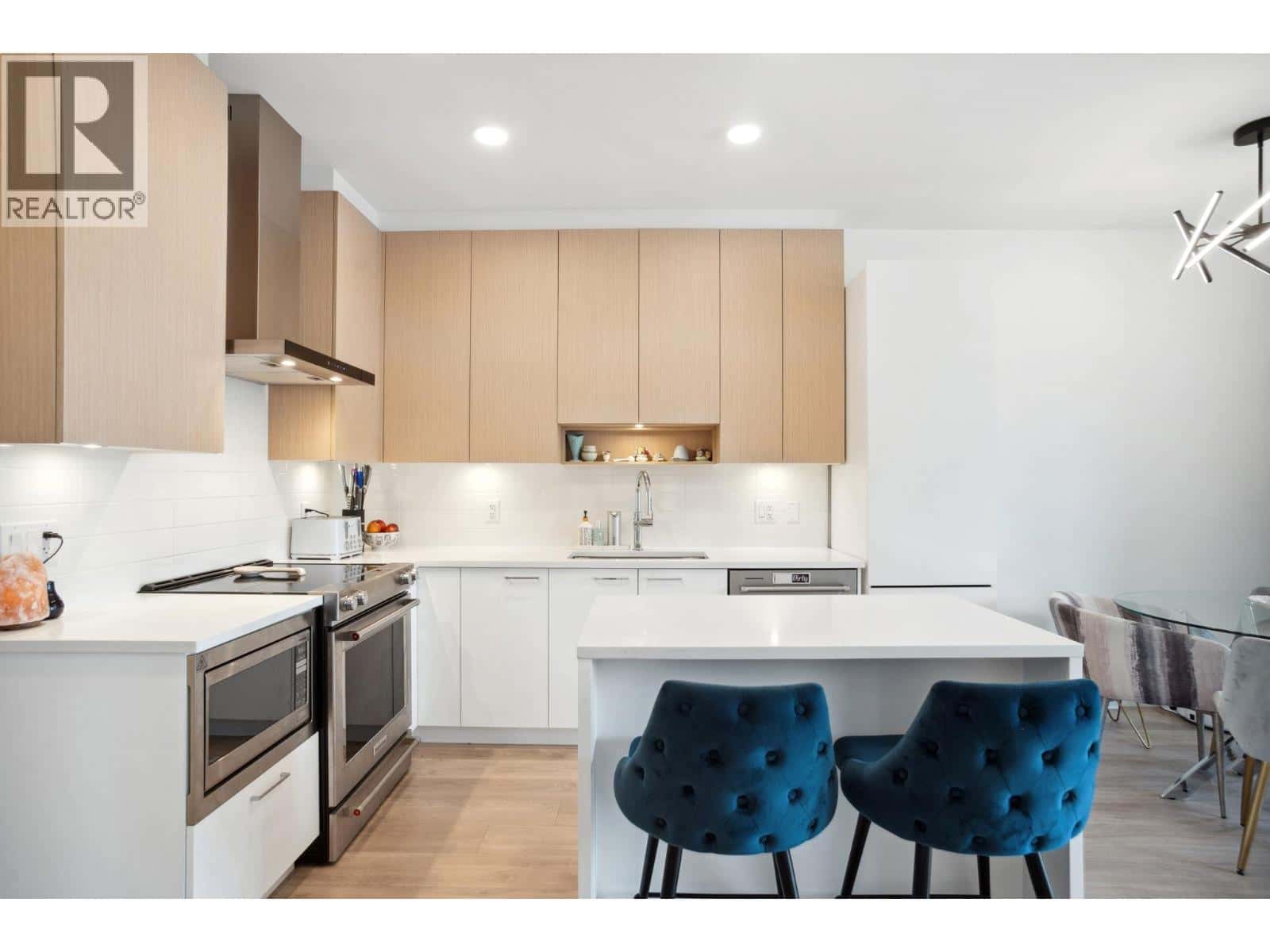 420 7599 15TH STREET — Burnaby, British Columbia - Photo 2 of 23