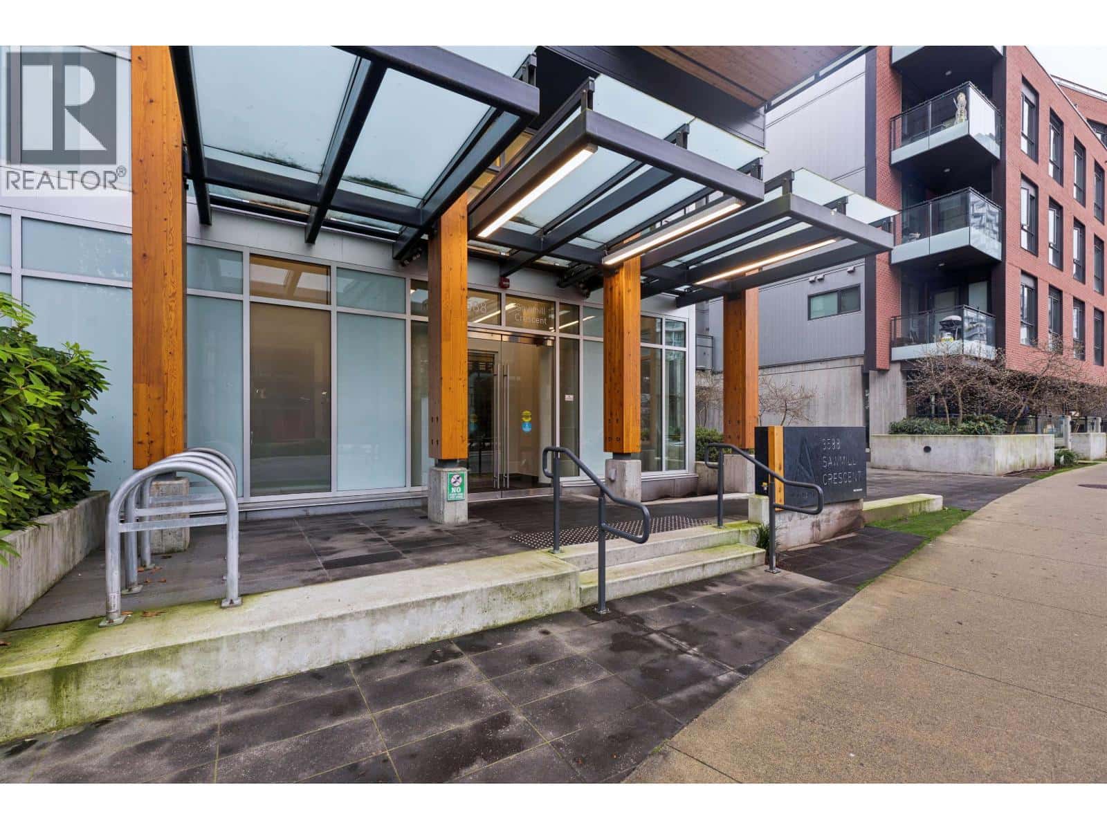 202 3588 SAWMILL CRESCENT — Vancouver, British Columbia - Photo 2 of 33