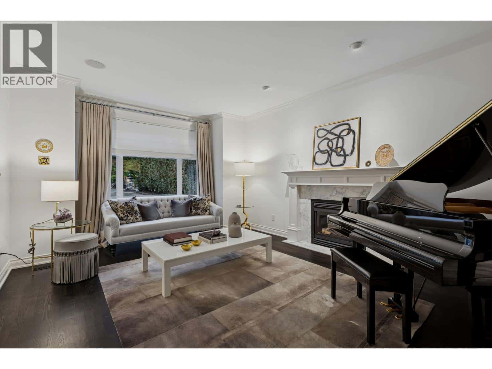 4081 WOODBURY AVENUE — North Vancouver, British Columbia - Photo 4 of 40