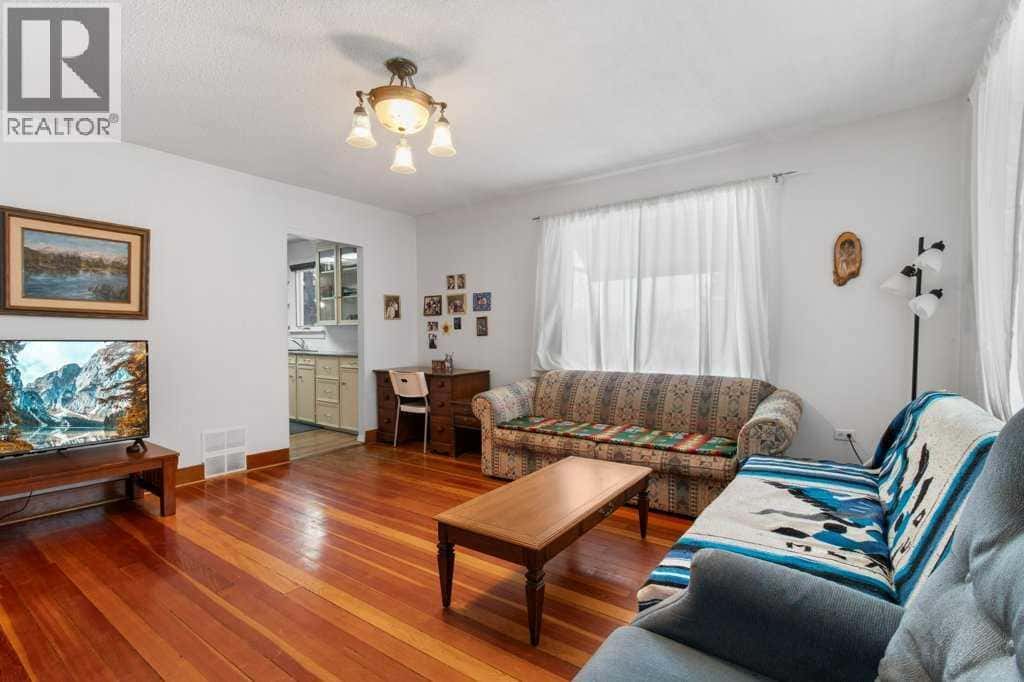 4025 46 Street — Red Deer, Alberta - Photo 4 of 27