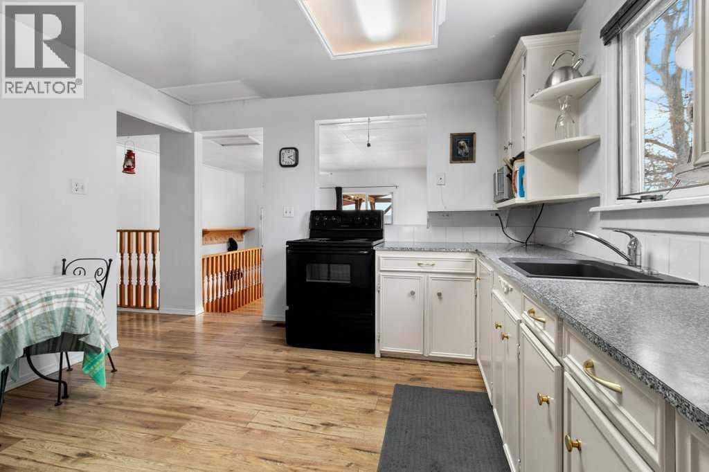 4025 46 Street — Red Deer, Alberta - Photo 5 of 27