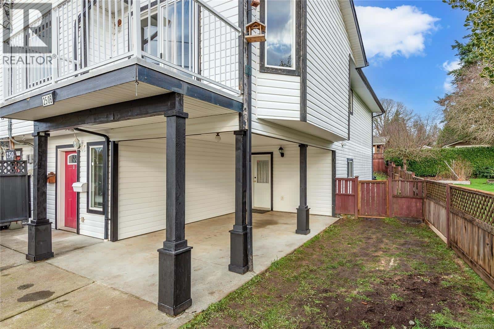 B 250 Centennial Dr — Courtenay, British Columbia - Photo 4 of 51