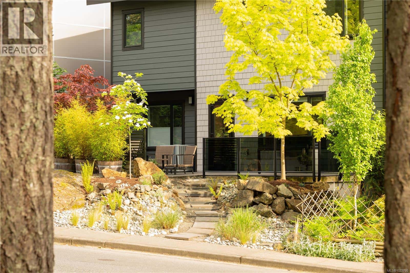 114 Amphion Terr — Nanaimo, British Columbia - Photo 4 of 42