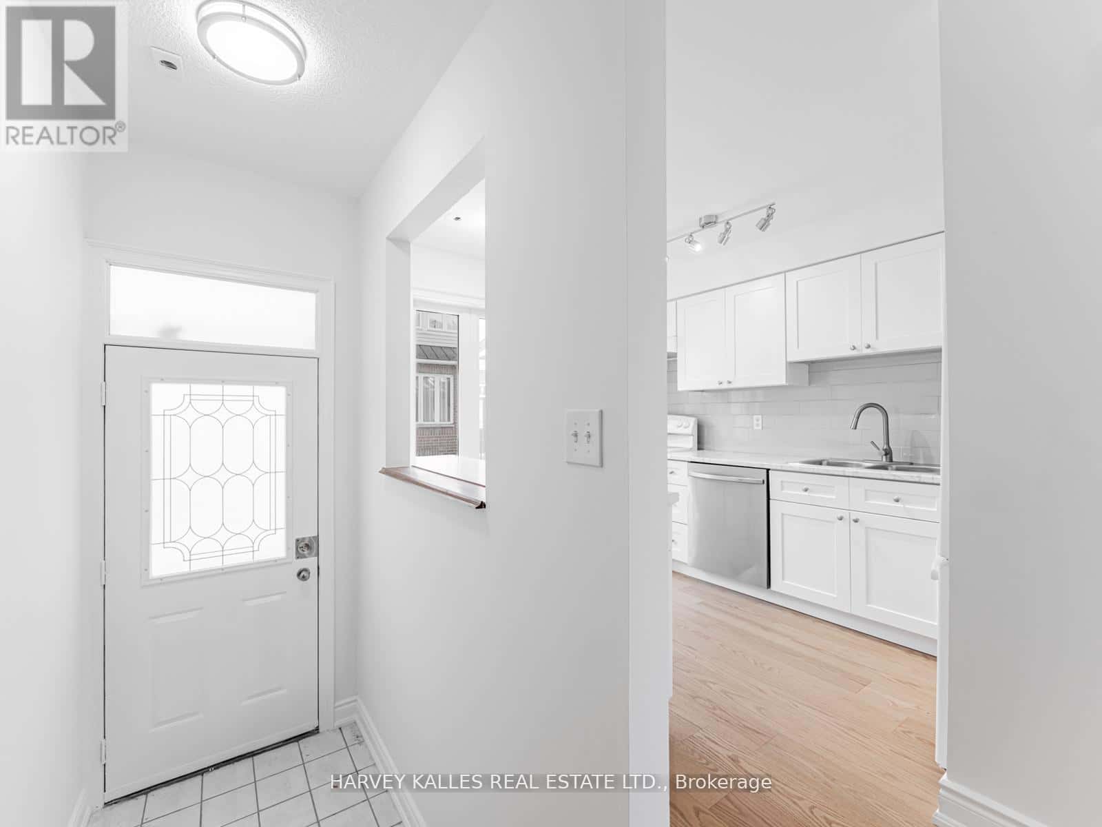 521 - 83 MONDEO DRIVE — Toronto (Dorset Park), Ontario - Photo 3 of 29