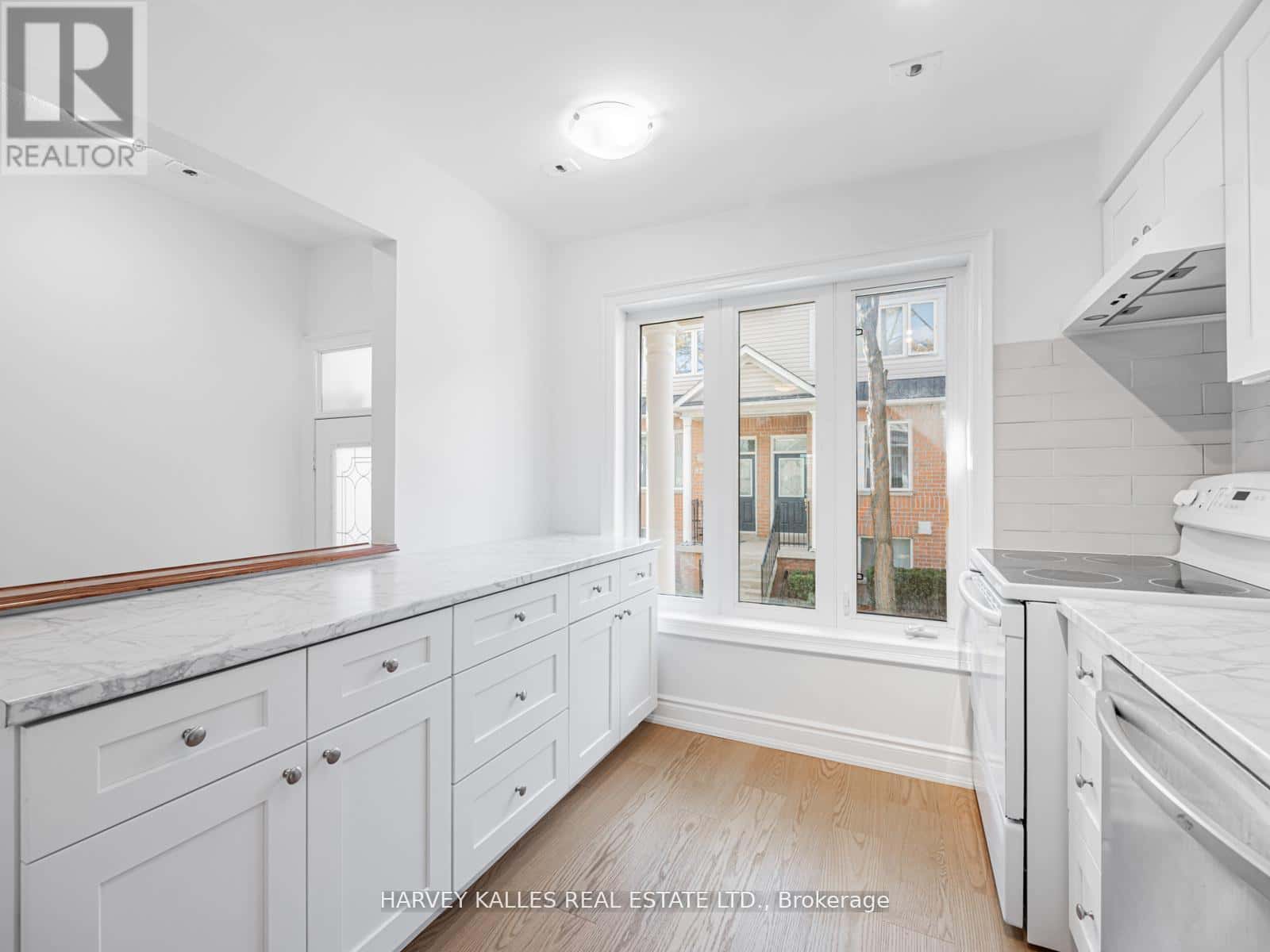 521 - 83 MONDEO DRIVE — Toronto (Dorset Park), Ontario - Photo 4 of 29