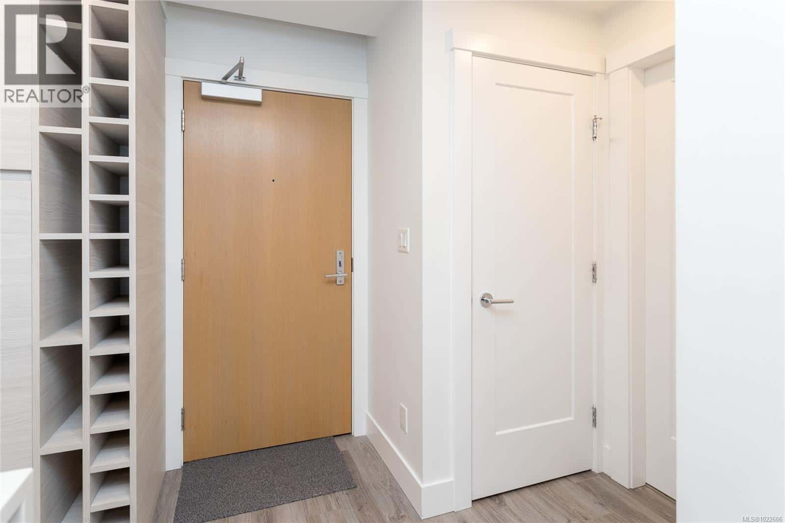 1807 777 Herald St — Victoria, British Columbia - Photo 3 of 30