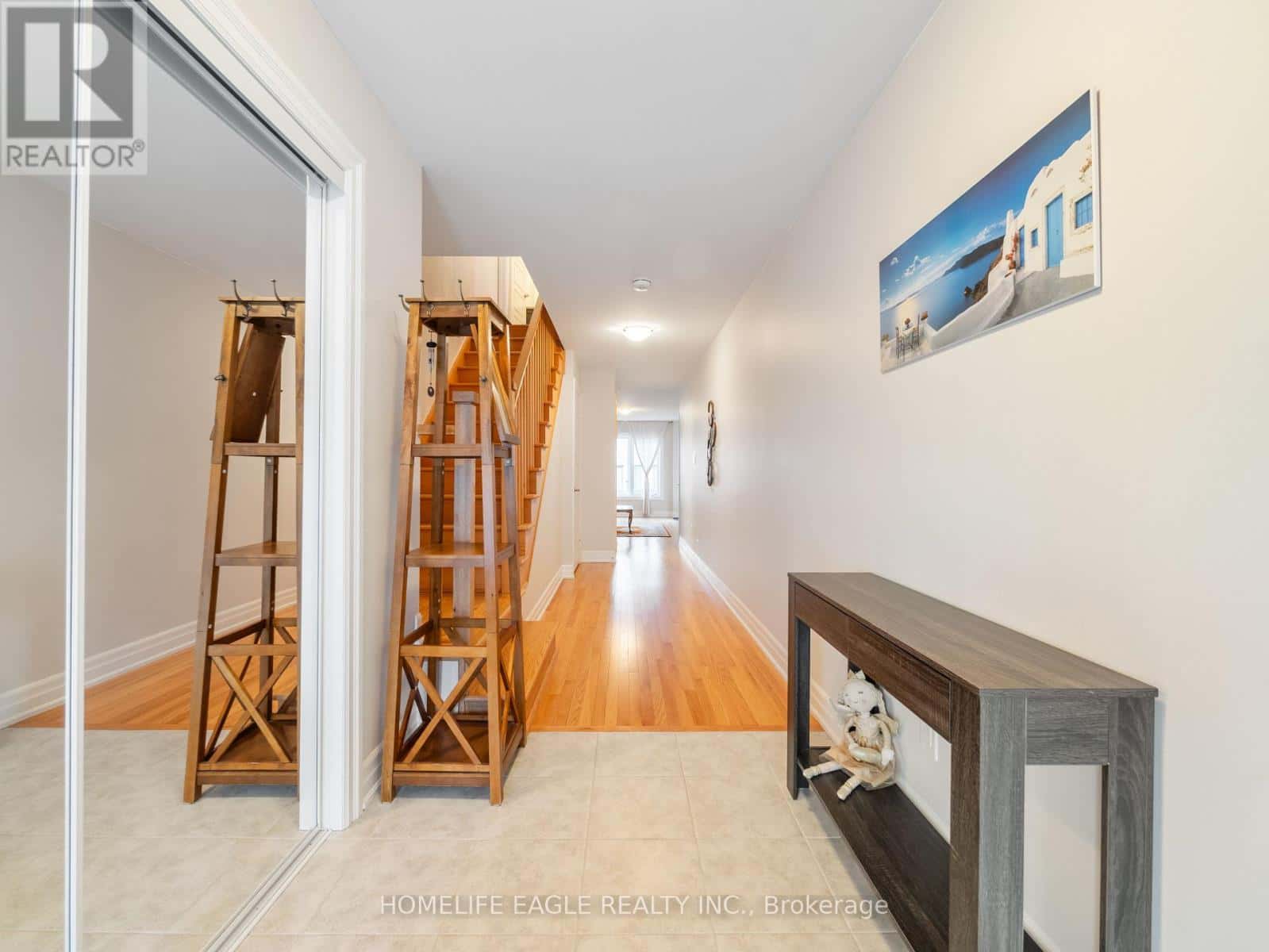 20 VANTAGE LOOP — Newmarket (Woodland Hill), Ontario - Photo 2 of 21