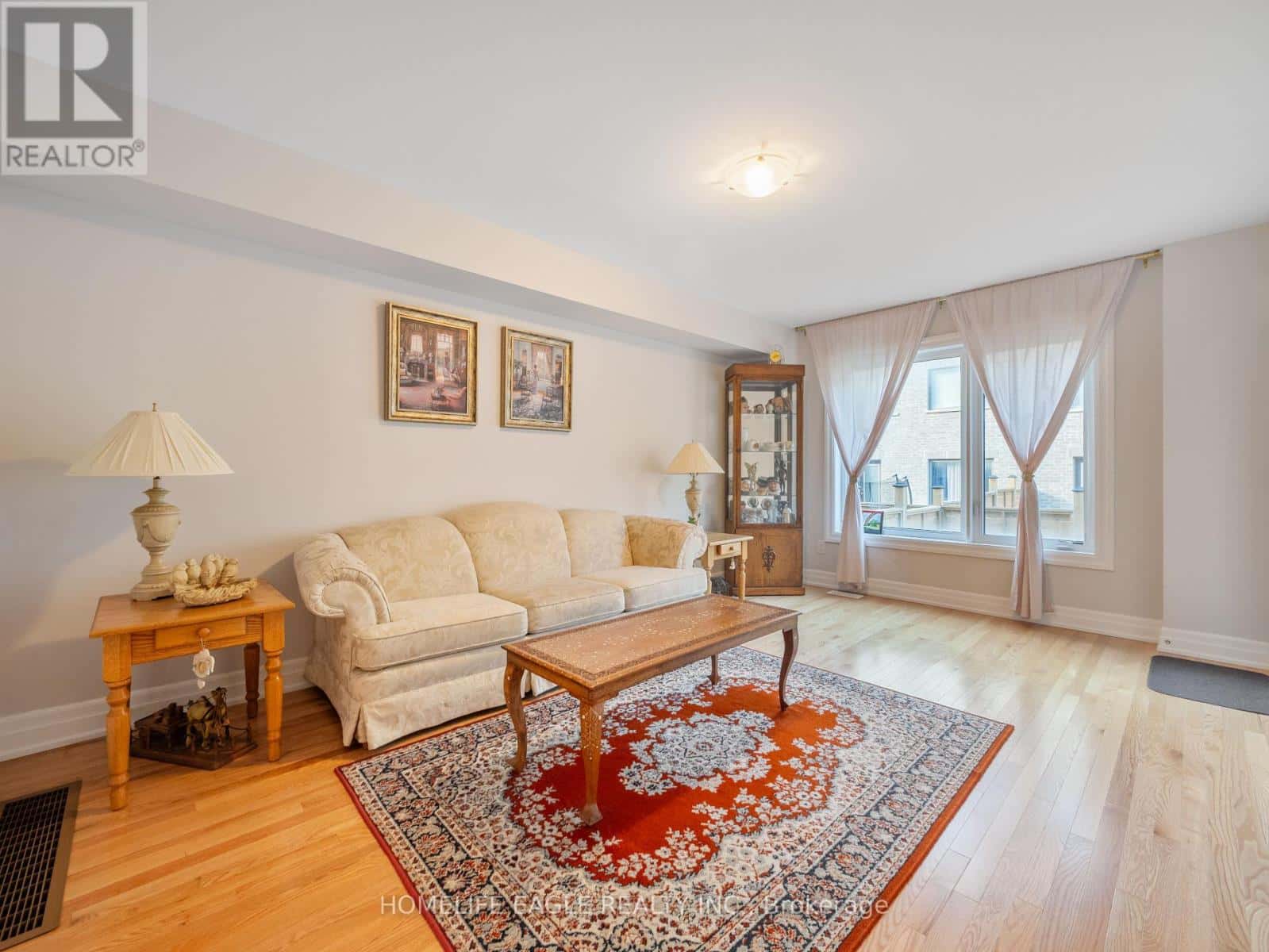 20 VANTAGE LOOP — Newmarket (Woodland Hill), Ontario - Photo 3 of 21