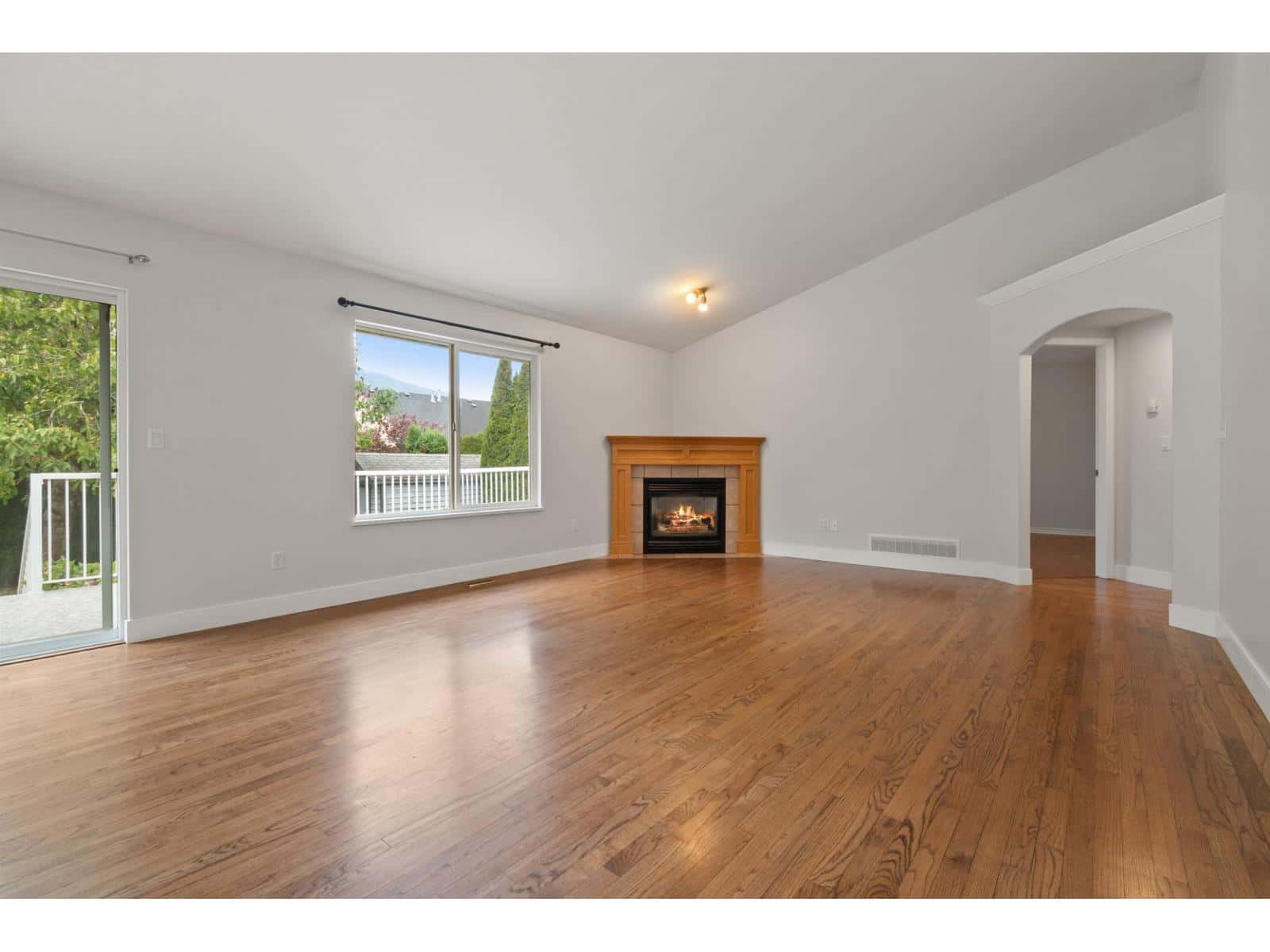 322 MIAMI RIVER DRIVE, Harrison Hot Springs — Harrison Hot Springs, British Columbia - Photo 4 of 32