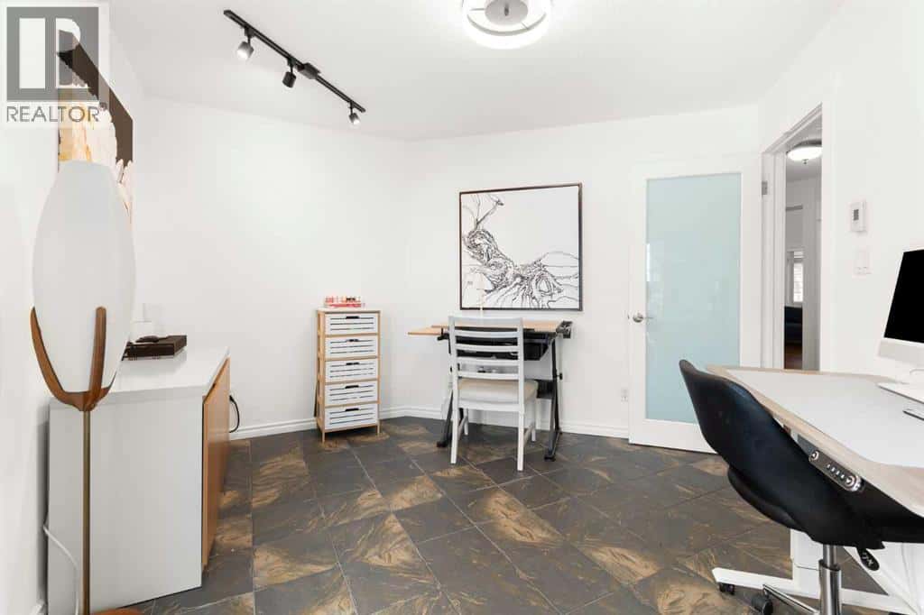 132 Palliser Way NE — Medicine Hat, Alberta - Photo 5 of 40