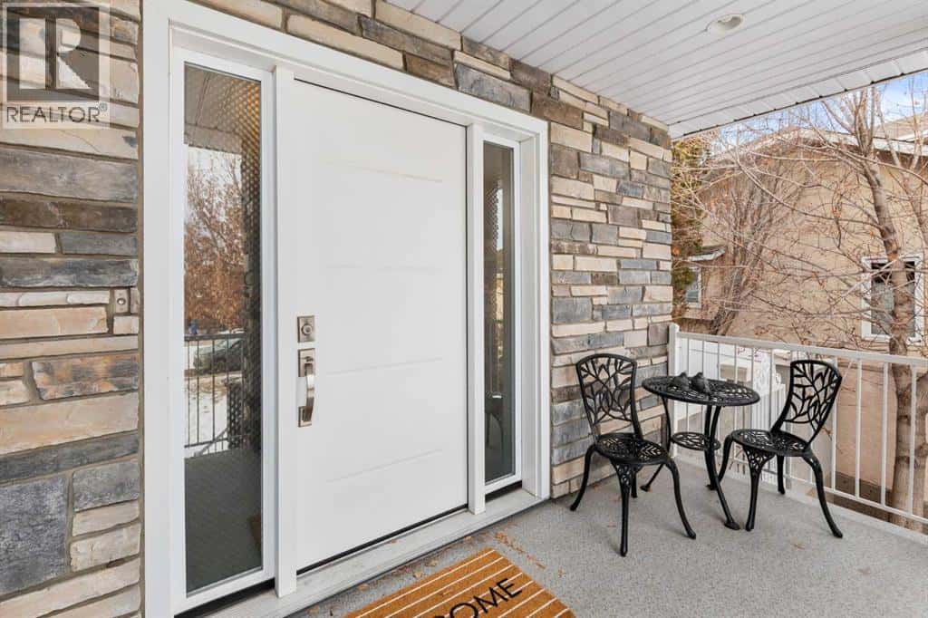 132 Palliser Way NE — Medicine Hat, Alberta - Photo 2 of 40