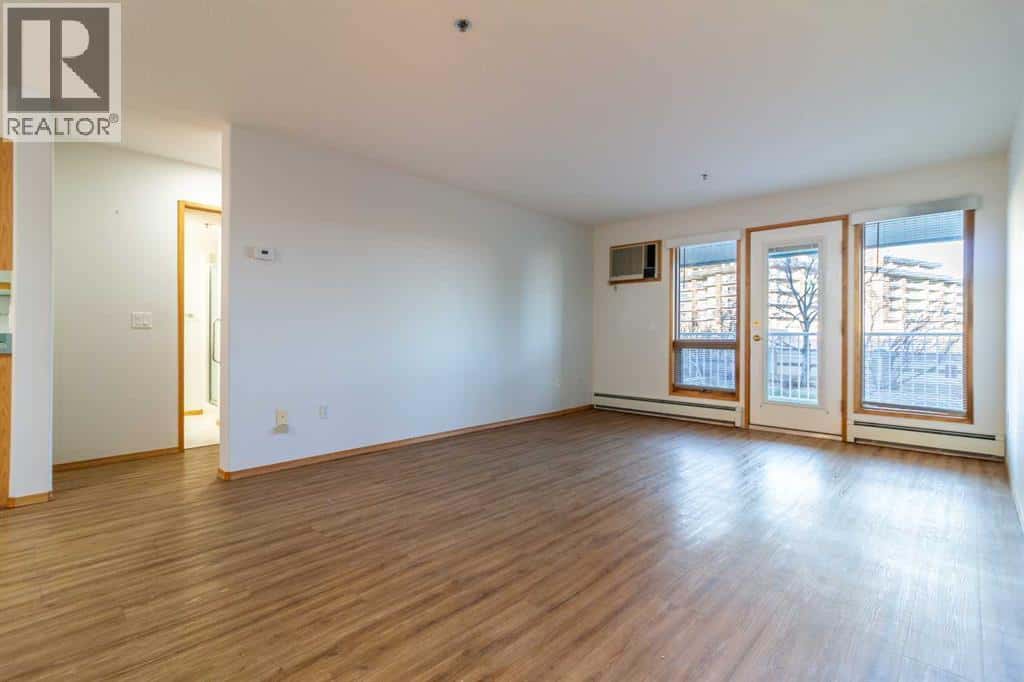 227, 75 1 Avenue S — Lethbridge, Alberta - Photo 4 of 26