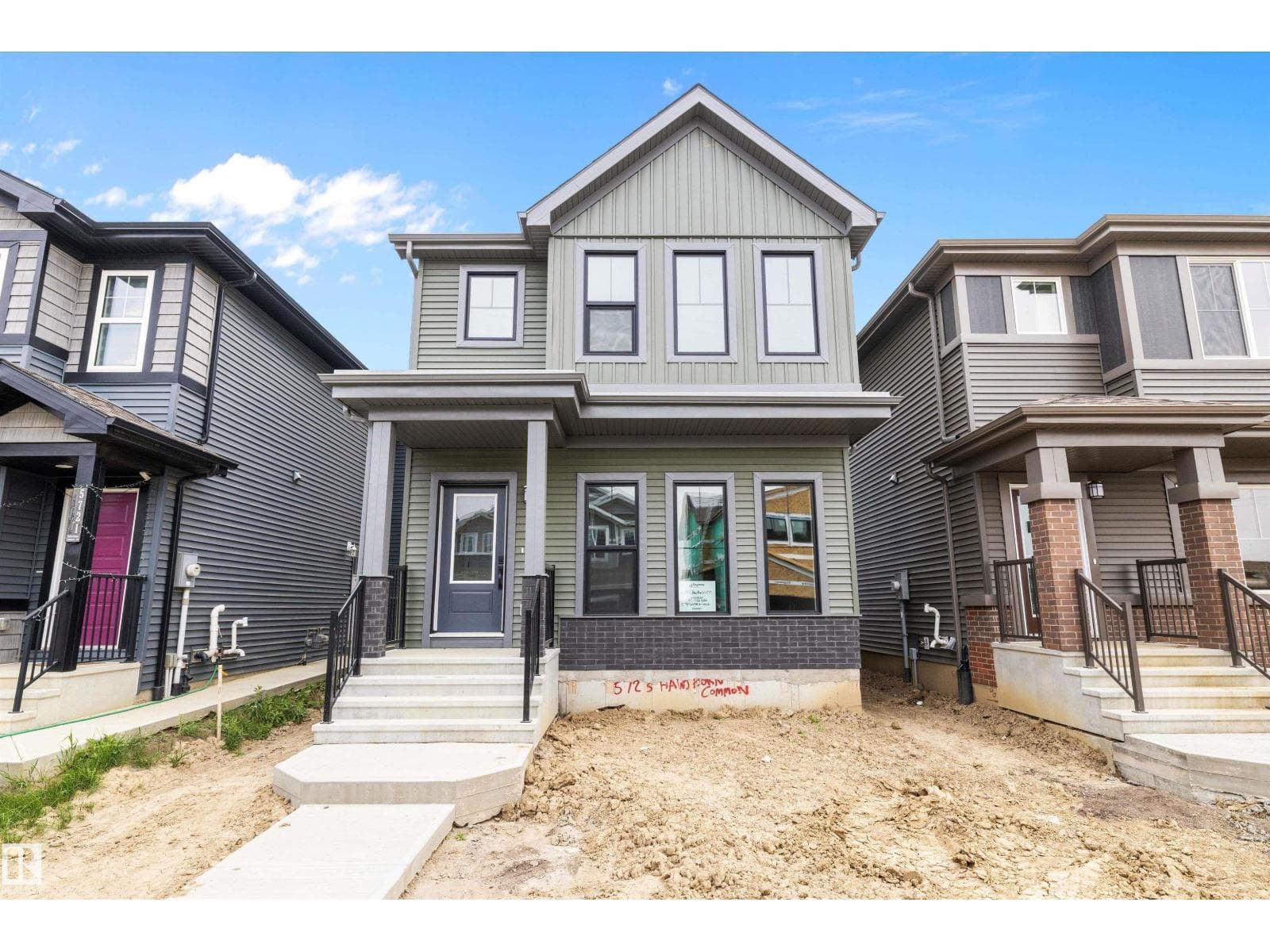 5723 Hawthorn Common SW — Edmonton, Alberta - Main photo