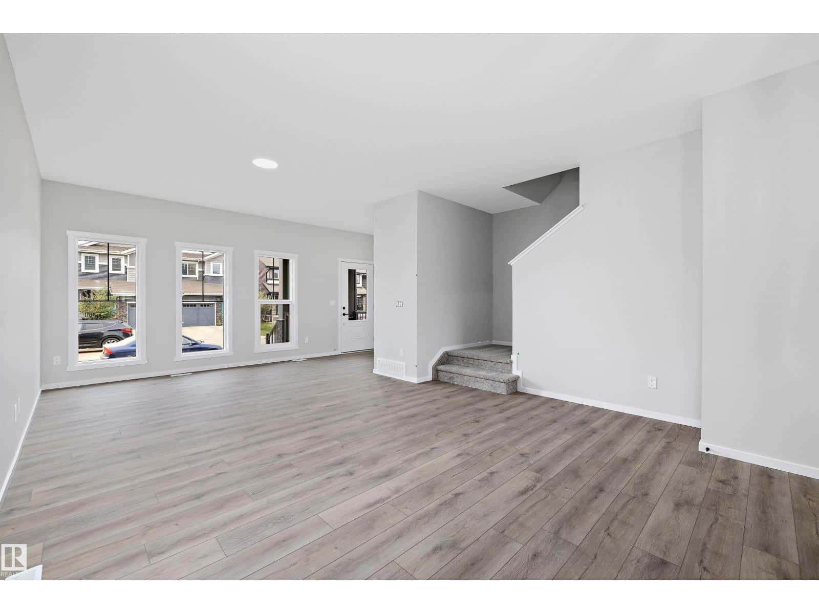 5723 Hawthorn Common SW — Edmonton, Alberta - Photo 4 of 35