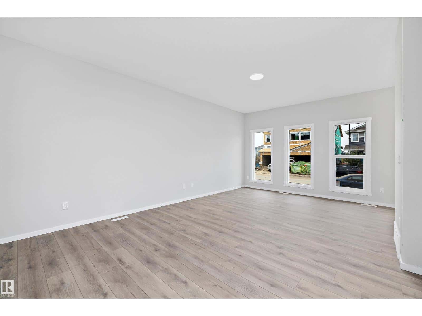 5723 Hawthorn Common SW — Edmonton, Alberta - Photo 5 of 35