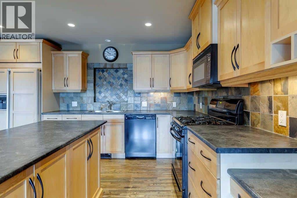 3140 46 Street SW — Calgary, Alberta - Photo 5 of 42