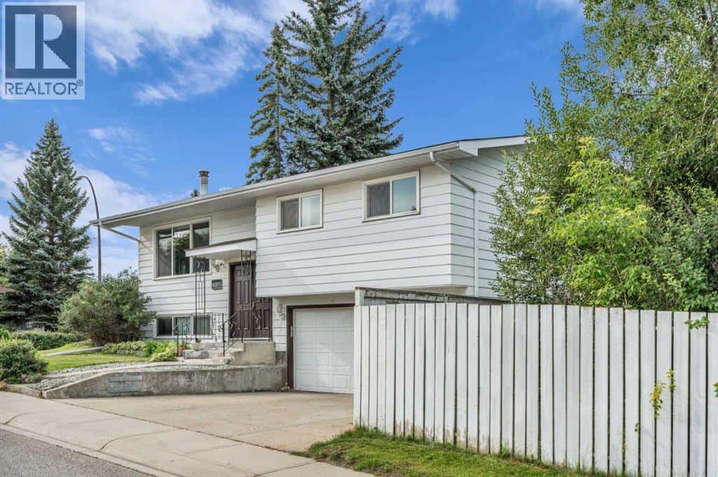 403 Queen Alexandra Way SE — Calgary, Alberta - Photo 2 of 44