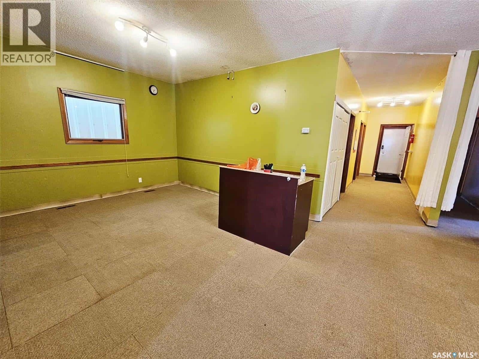 514 Main STREET — Broadview, Saskatchewan - Photo 2 of 42