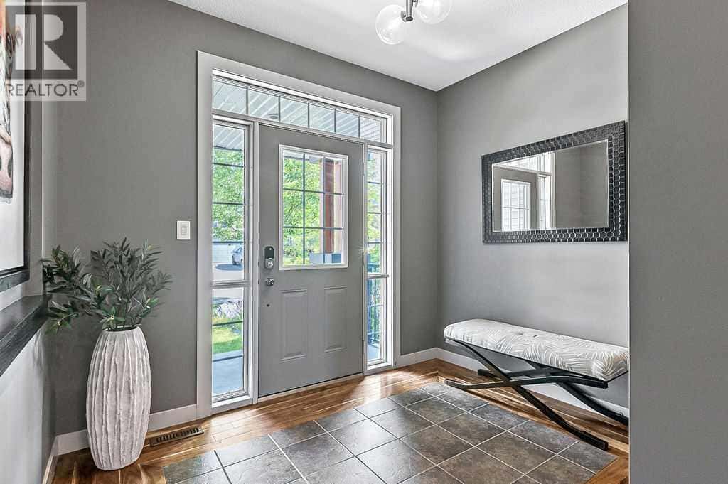 73 Evanspark Way NW — Calgary, Alberta - Photo 2 of 50