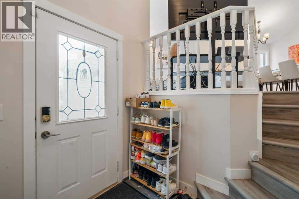 358 Hawkstone Drive NW — Calgary, Alberta - Photo 2 of 41