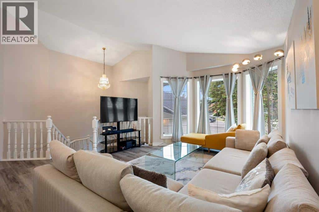 358 Hawkstone Drive NW — Calgary, Alberta - Photo 5 of 41