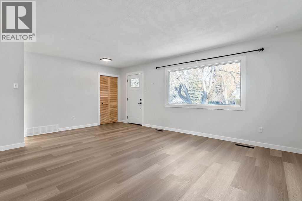 309 Windsor Avenue — Diamond Valley, Alberta - Photo 3 of 34